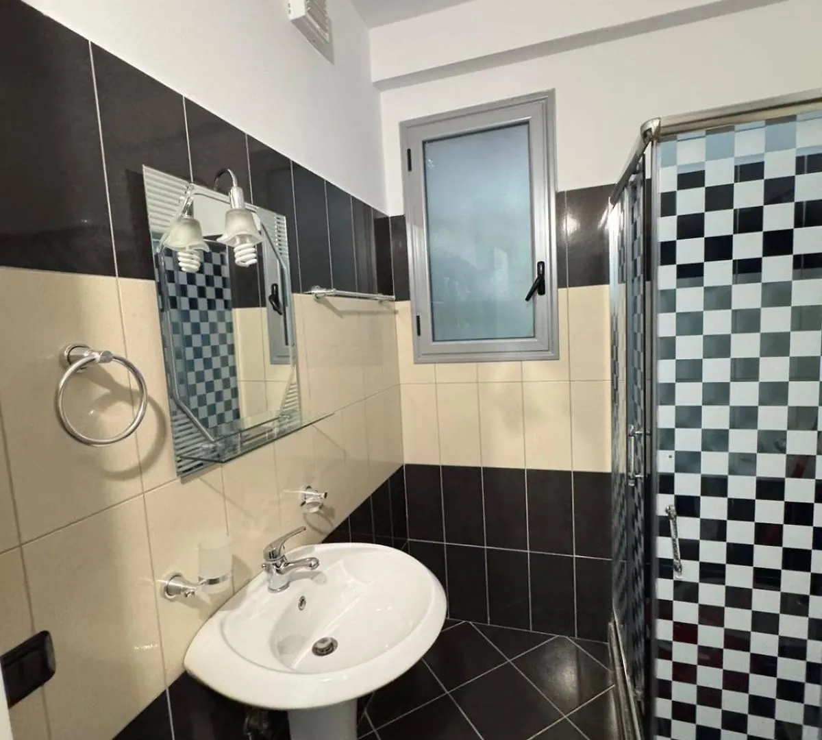 Family Apartment 0*, Vlora
